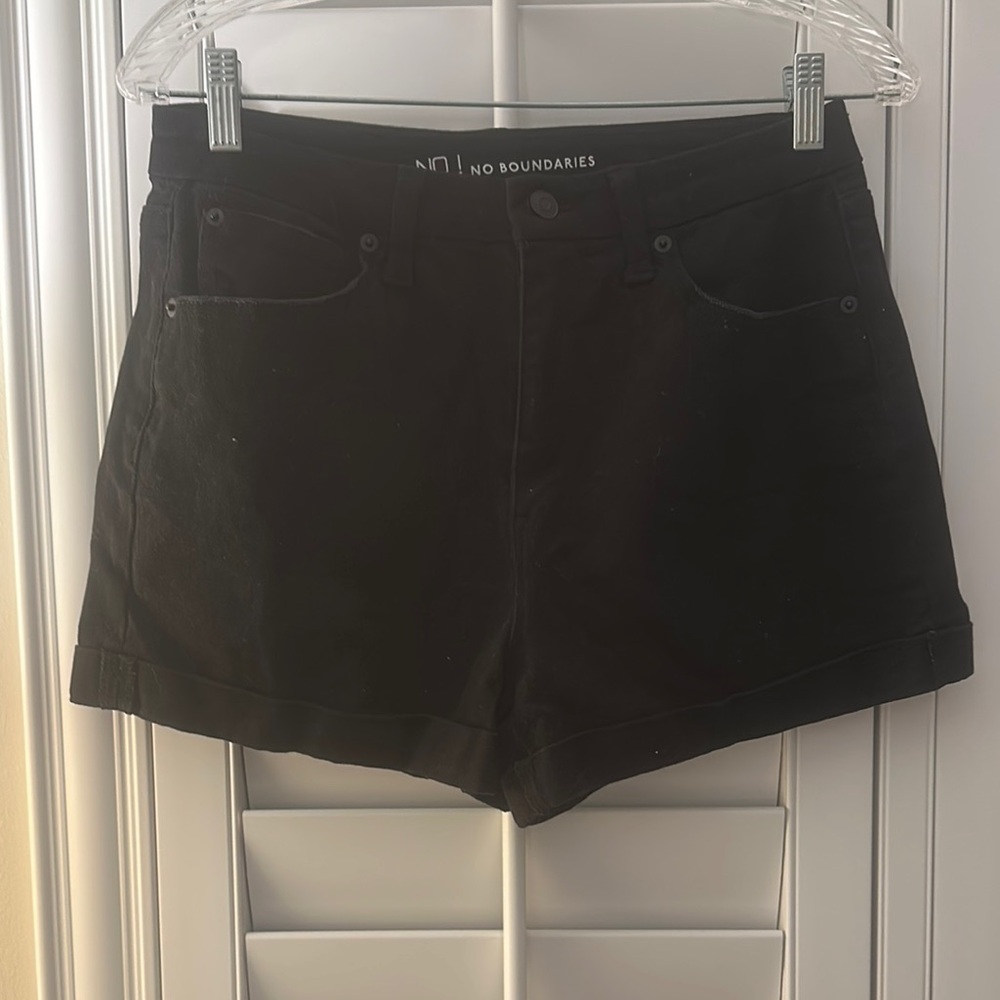No Boundaries Women's Black Shorts